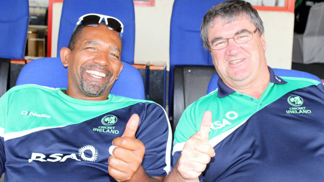 Phil Simmons and Roy Torrens at a 2013 World Cricket League fixture in the UAE&nbsp;&nbsp;&bull;&nbsp;&nbsp;Barry Chambers/Cricket Ireland