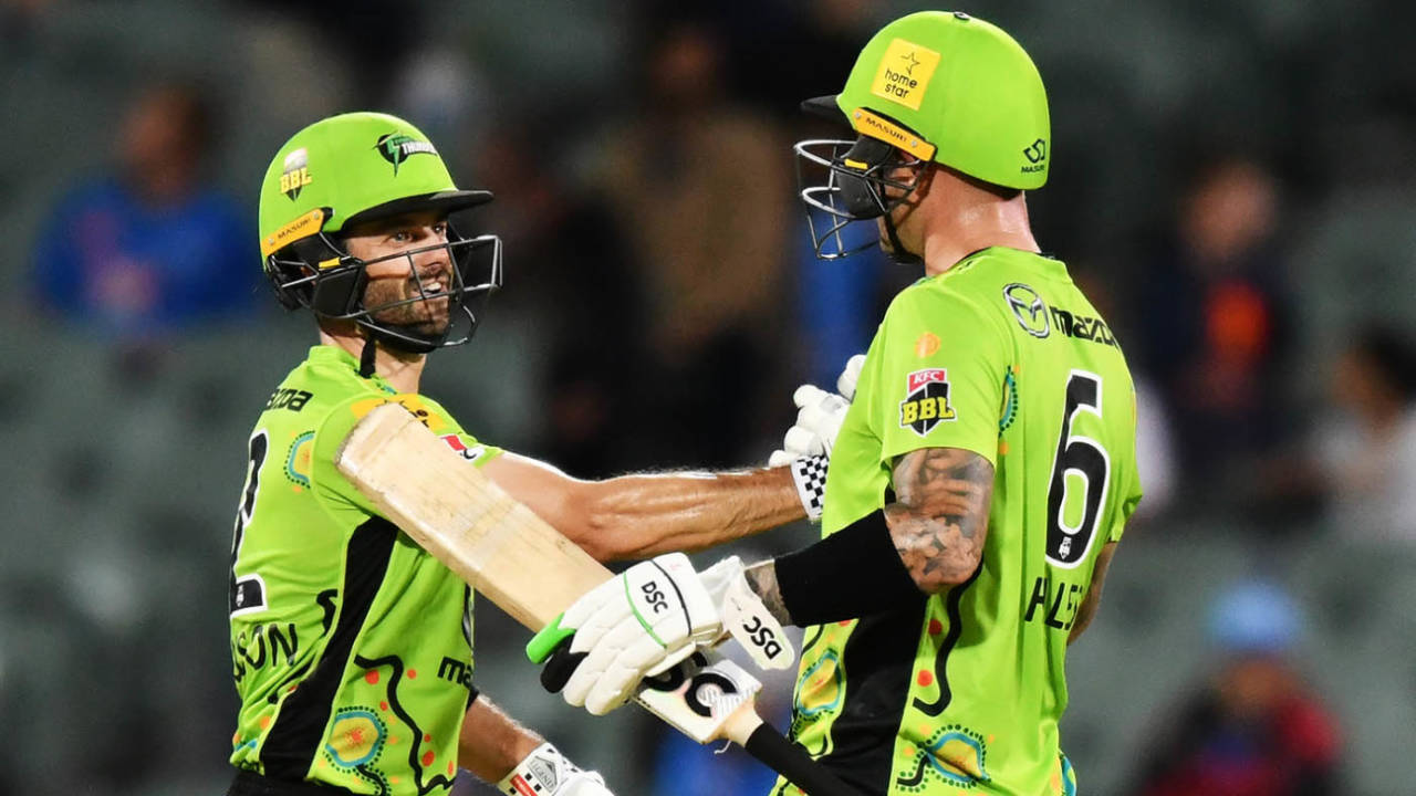 Callum Ferguson and Alex Hales saw the Thunder to the target, and into the finals&nbsp;&nbsp;&bull;&nbsp;&nbsp;Getty Images