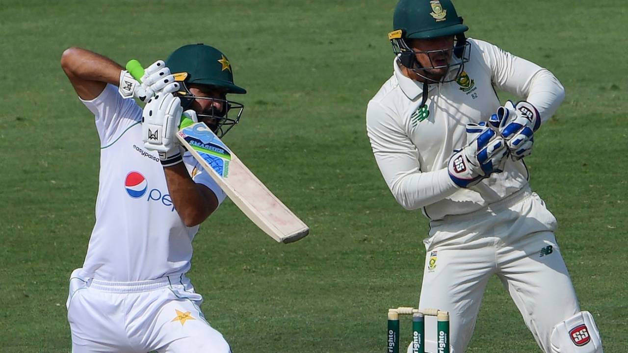Quinton de Kock looks on as Fawad Alam punches through cover, Pakistan vs South Africa, 1st Test, Karachi, 2nd day, January 27, 2021