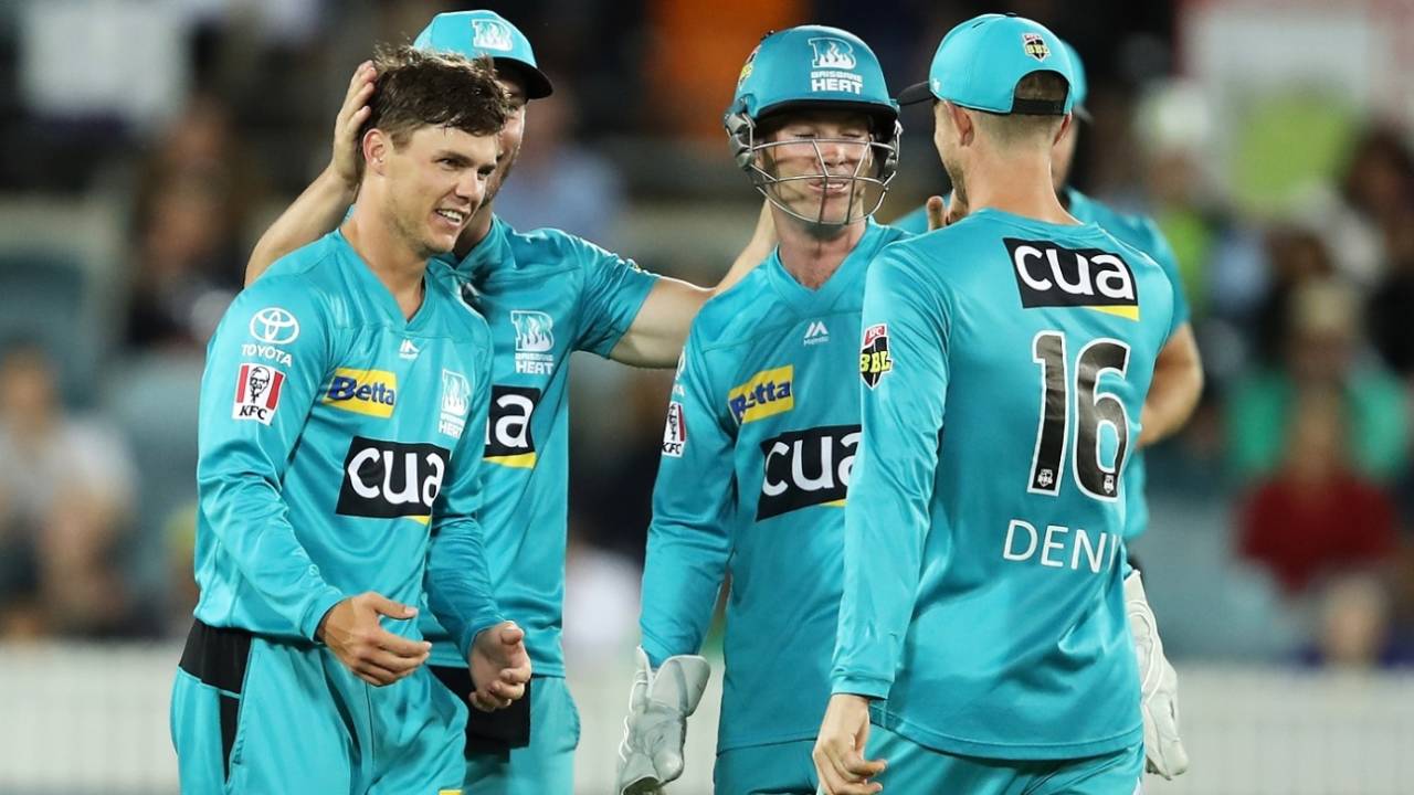 Mitchell Swepson celebrates with team-mates after dismissing Alex Ross, Brisbane Heat vs Adelaide Strikers, BBL, Gabba, January 29, 2021