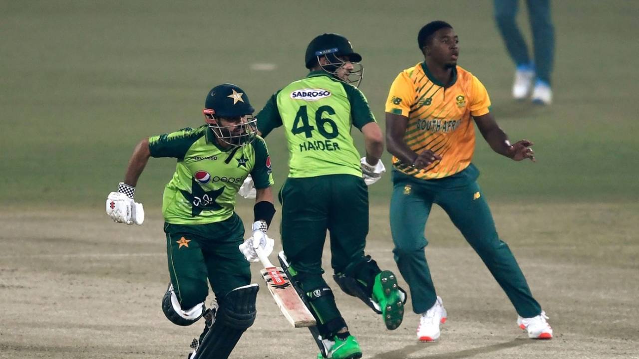 Mohammad Rizwan and Haider Ali run between the wickets as Lutho Sipamla watches on, Pakistan vs South Africa, 1st T20I, Lahore, February 11, 2021