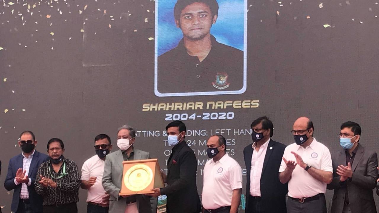 Shahriar Nafees and Abdur Razzak were felicitated at the Shere Bangla National Stadium&nbsp;&nbsp;&bull;&nbsp;&nbsp;ESPNcricinfo Ltd