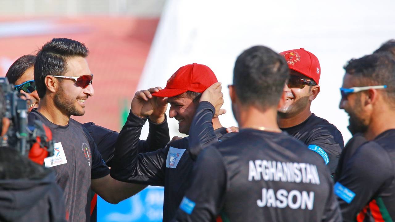 Rahmat hands over the cap to debutant Munir Ahmad, Afghanistan vs Zimbabwe, 1st Test, Abu Dhabi, 1st day, March 2, 2021