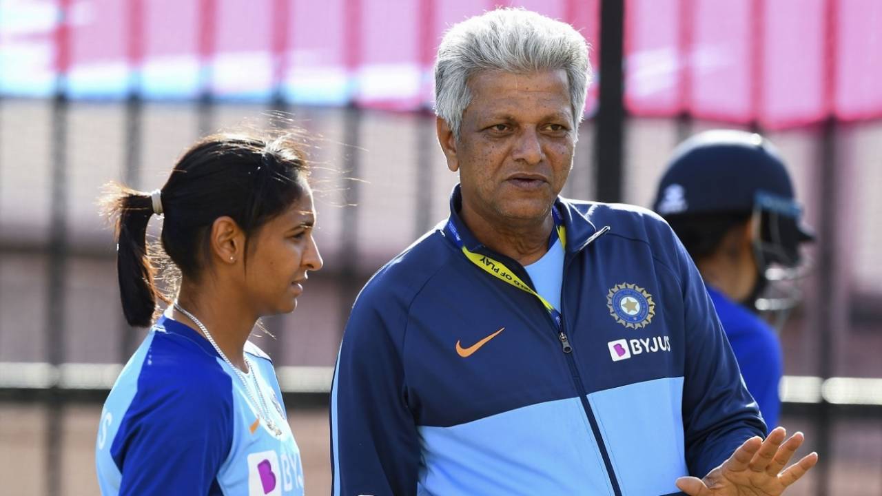 Harmanpreet Kaur and WV Raman during a training session, Melbourne, March 7, 2020