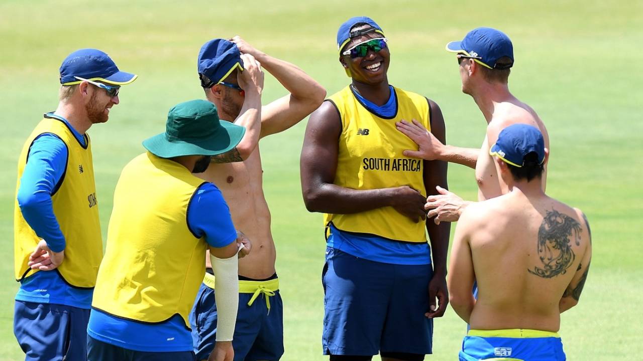 Lungi Ngidi has a laugh with his team-mates, Brisbane, November 16, 2018