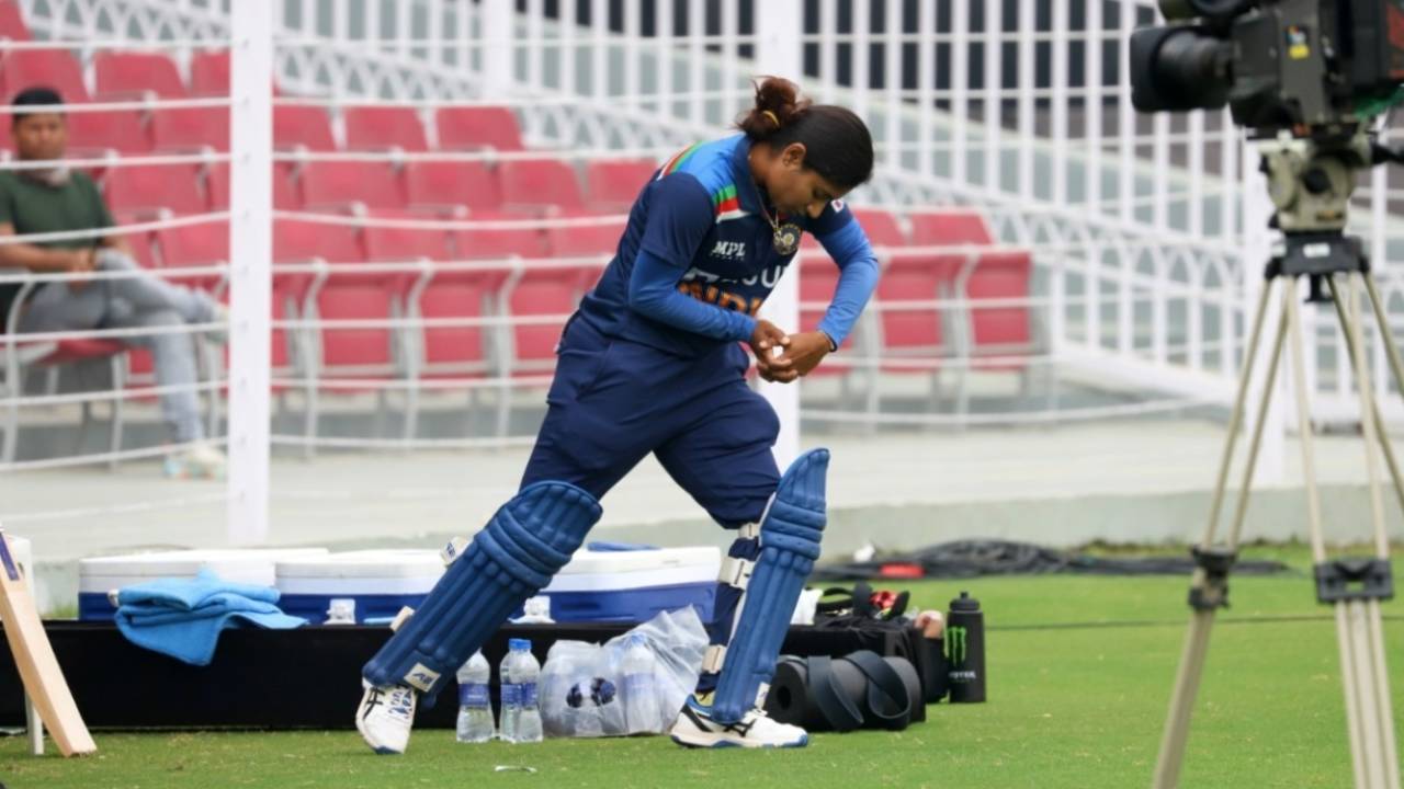 अभ्यास के दौरान भारतीय महिला क्रिकेट टीम की टेस्ट और वनडे कप्तान मिताली राज&nbsp;&nbsp;&bull;&nbsp;&nbsp;UPCA