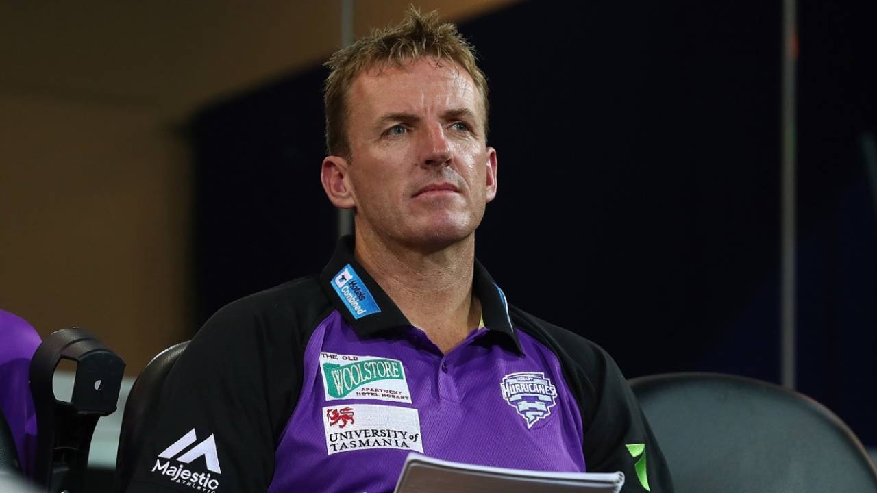 Hobart Hurricanes coach Damien Wright looks on, Brisbane, December 30, 2016
