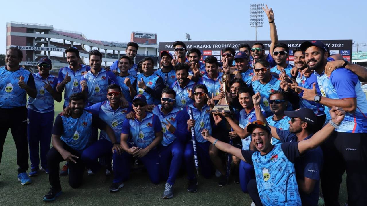 The victorious Mumbai team with the Vijay Hazare Trophy, Delhi, March 14, 2021