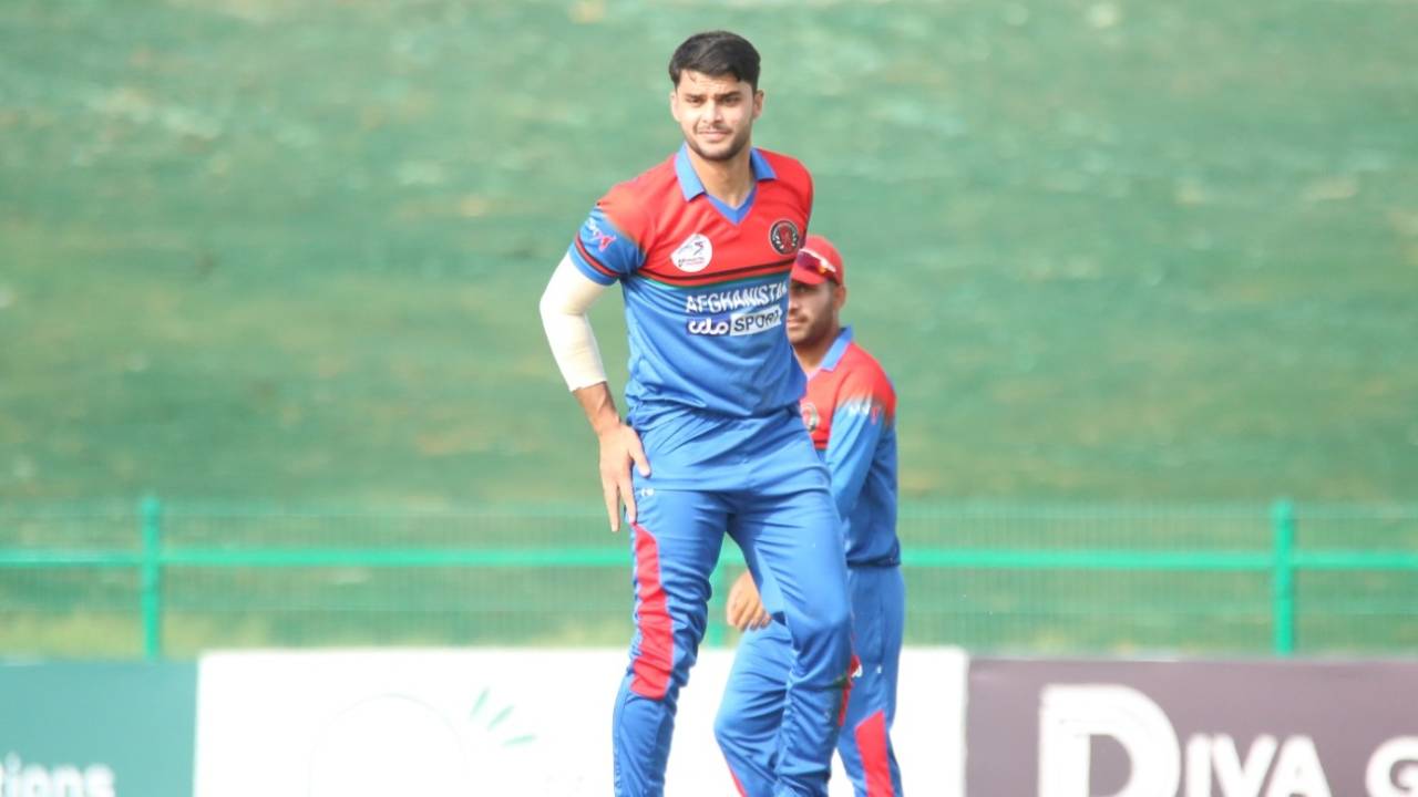 Fazalhaq Farooqi during the third T20I against Zimbabwe, Abu Dhabi, March 20, 2021