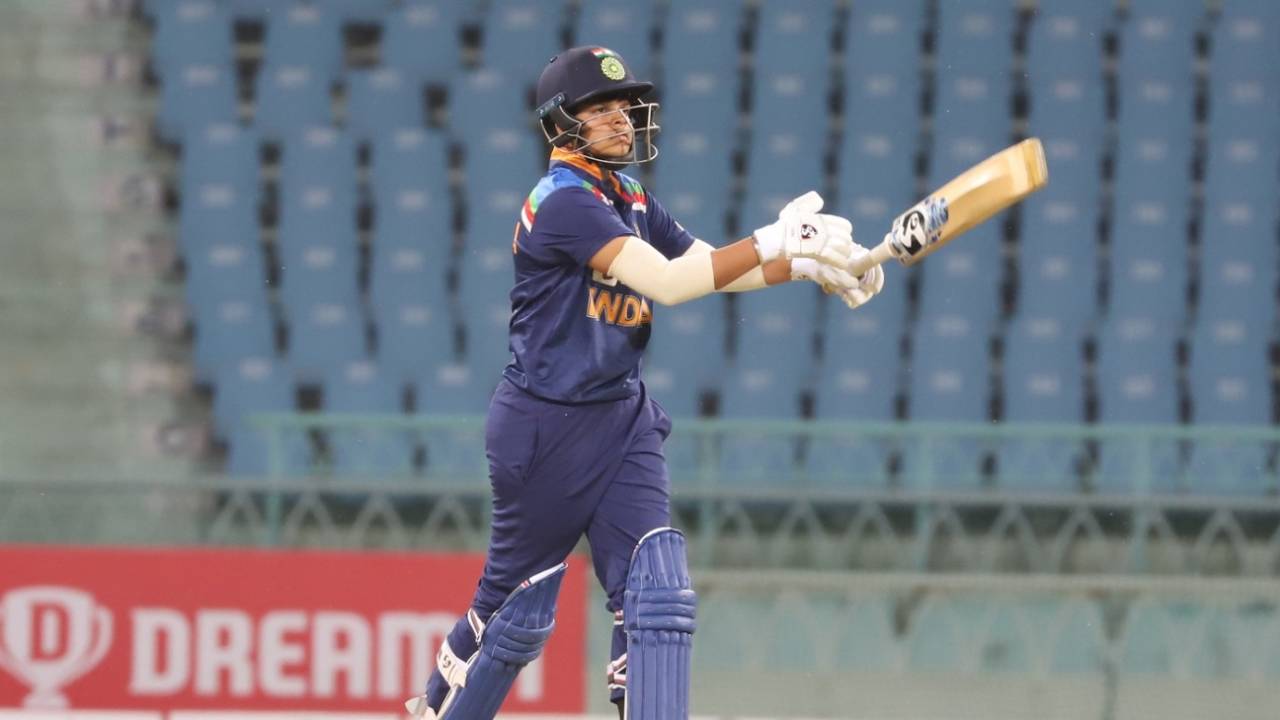 Shafali Verma smashes a short ball off the front foot, India Women vs South Africa Women, 1st T20I, Lucknow, March 20, 2021
