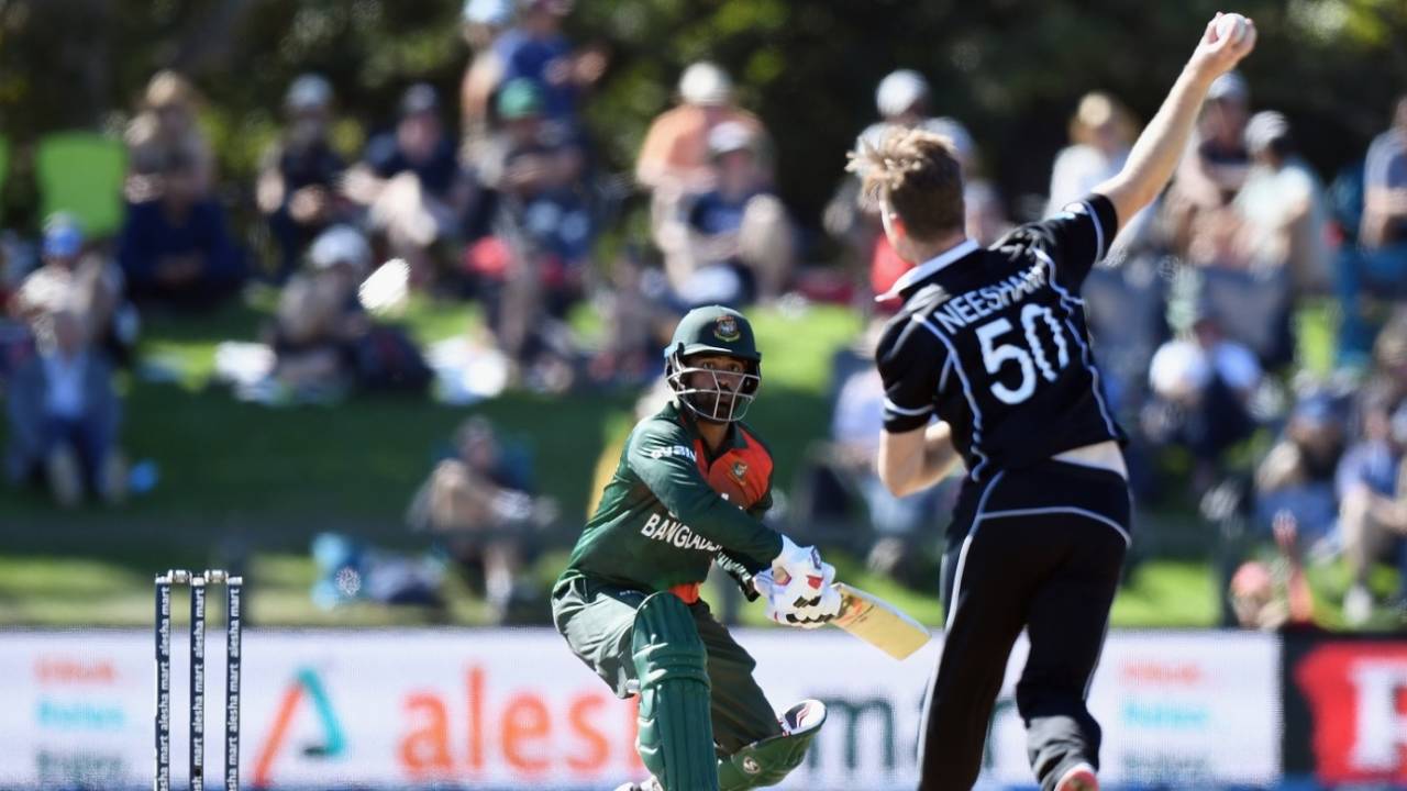 Jimmy Neesham take aim at Tamim Iqbal's stumps, New Zealand vs Bangladesh, 2nd ODI, Christchurch, March 23, 2021