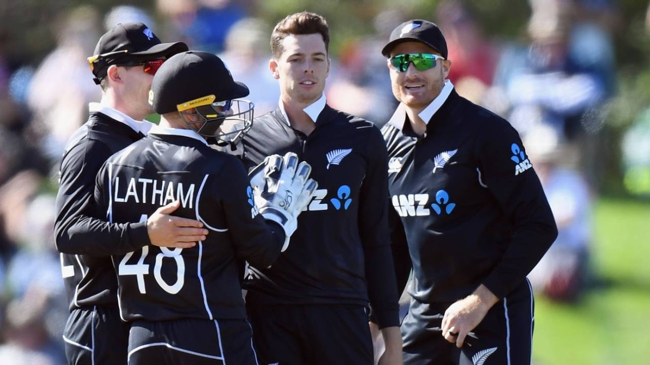 Mitchell Santner celebrates a wicket with his team-mates, New Zealand vs Bangladesh, 2nd ODI, Christchurch, March 23, 2021