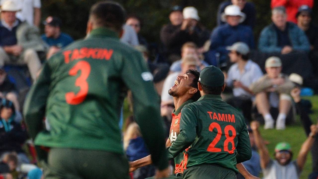 Mustafizur Rahman is elated with the wicket of Martin Guptill, New Zealand vs Bangladesh, 2nd ODI, Christchurch, March 23, 2021