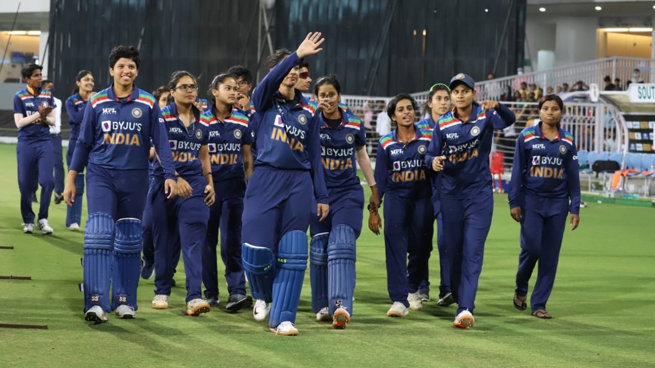 Stand-in captain Smriti Mandhana leads the Indian team's lap of the Ekana International Stadium, India Women vs South Africa Women, 3rd T20I, Lucknow, March 23, 2021