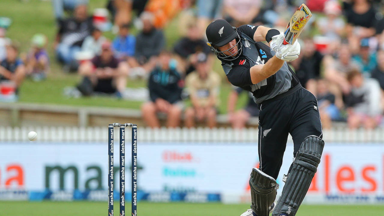 Martin Guptill goes through the off side, New Zealand vs Bangladesh, 1st T20I, Hamilton, March 28, 2021