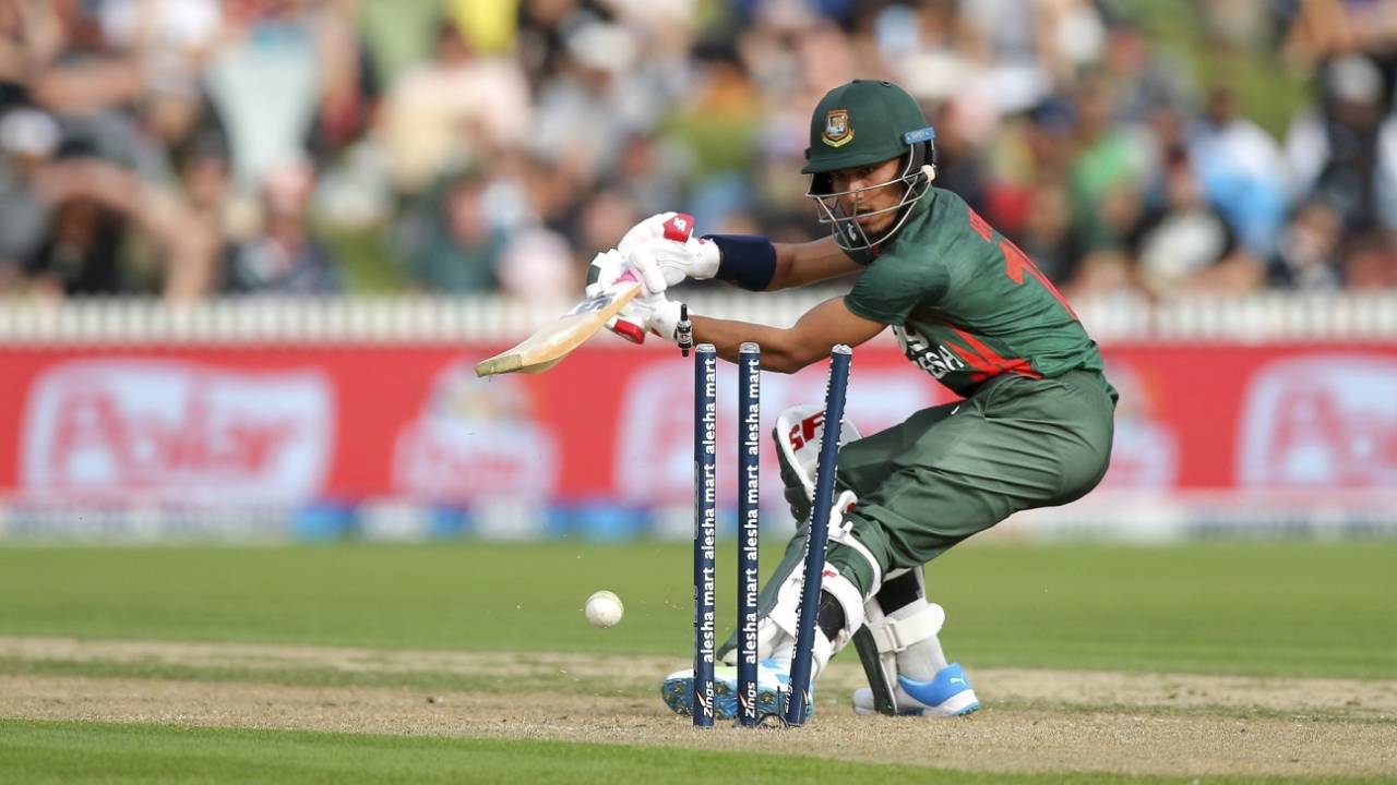 Bangladesh collapsed in their chase of 211, losing five wickets for 20 runs in the space of 22 balls&nbsp;&nbsp;&bull;&nbsp;&nbsp;Getty Images