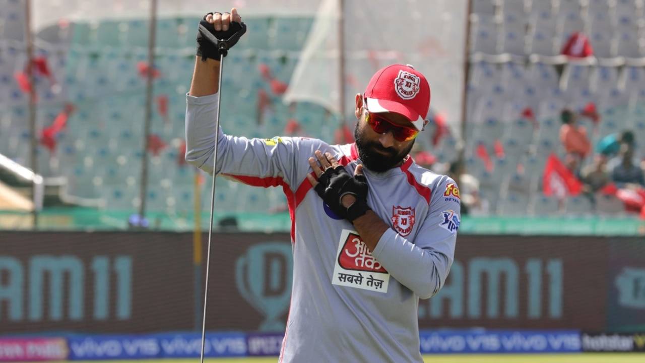 Mohammad Shami warms up ahead of a game, Mohali, March 30, 2019
