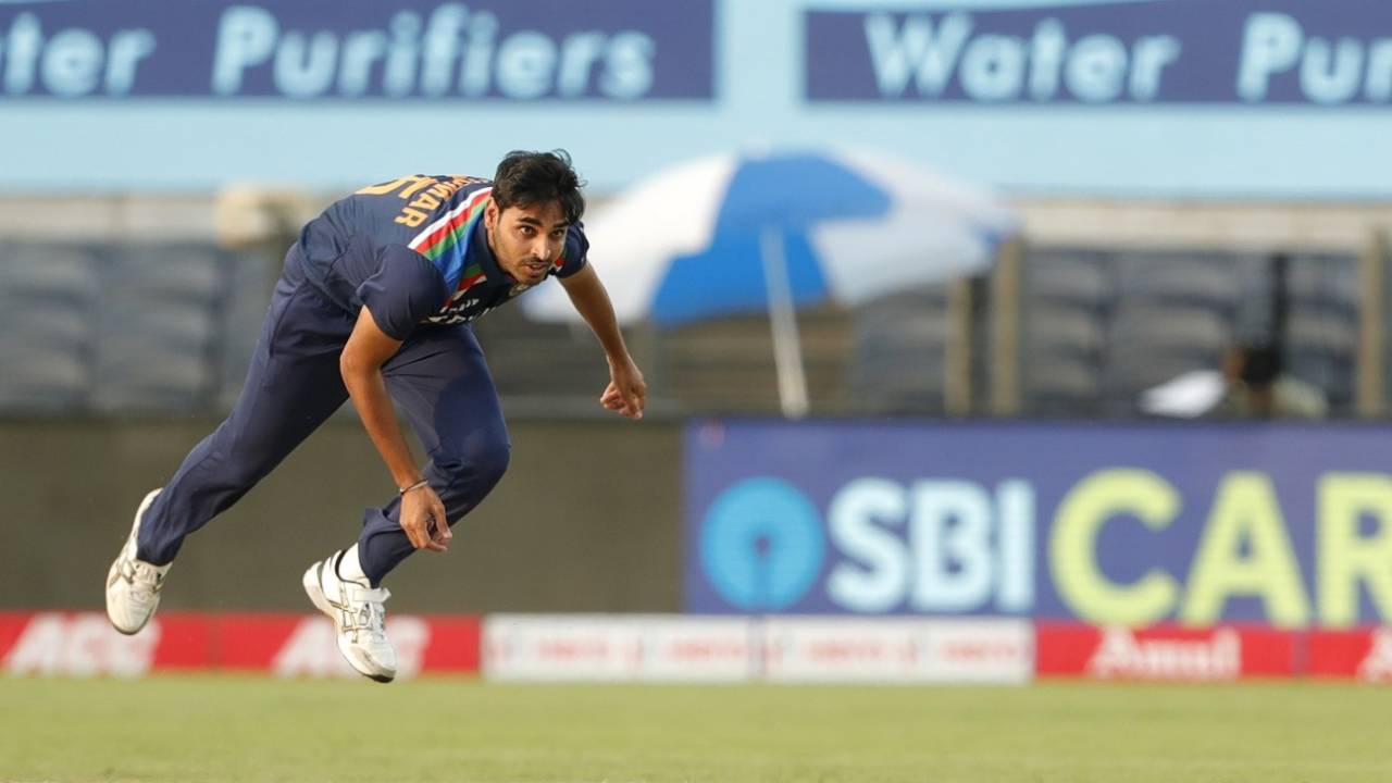 Bhuvneshwar Kumar bowls during the second ODI against England, Pune, March 26, 2021
