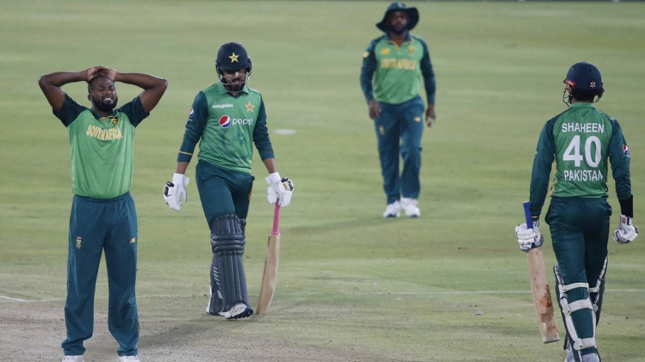 Andile Phehlukwayo wears a look of anguish after Faheem Ashraf hit the winnings runs in Shaheen Afridi's company, South Africa vs Pakistan, 1st ODI, Centurion, April 2, 2021