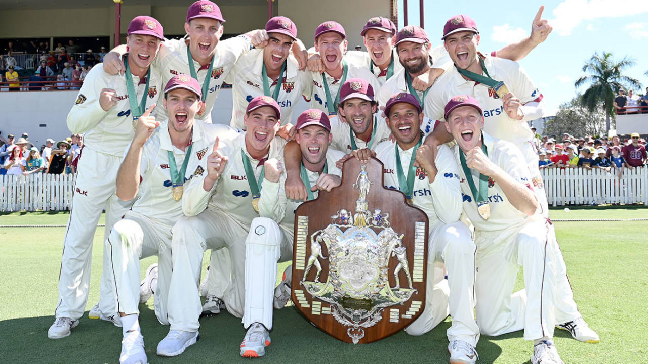 Queensland celebrate with the Sheffield Shield&nbsp;&nbsp;&bull;&nbsp;&nbsp;Getty Images