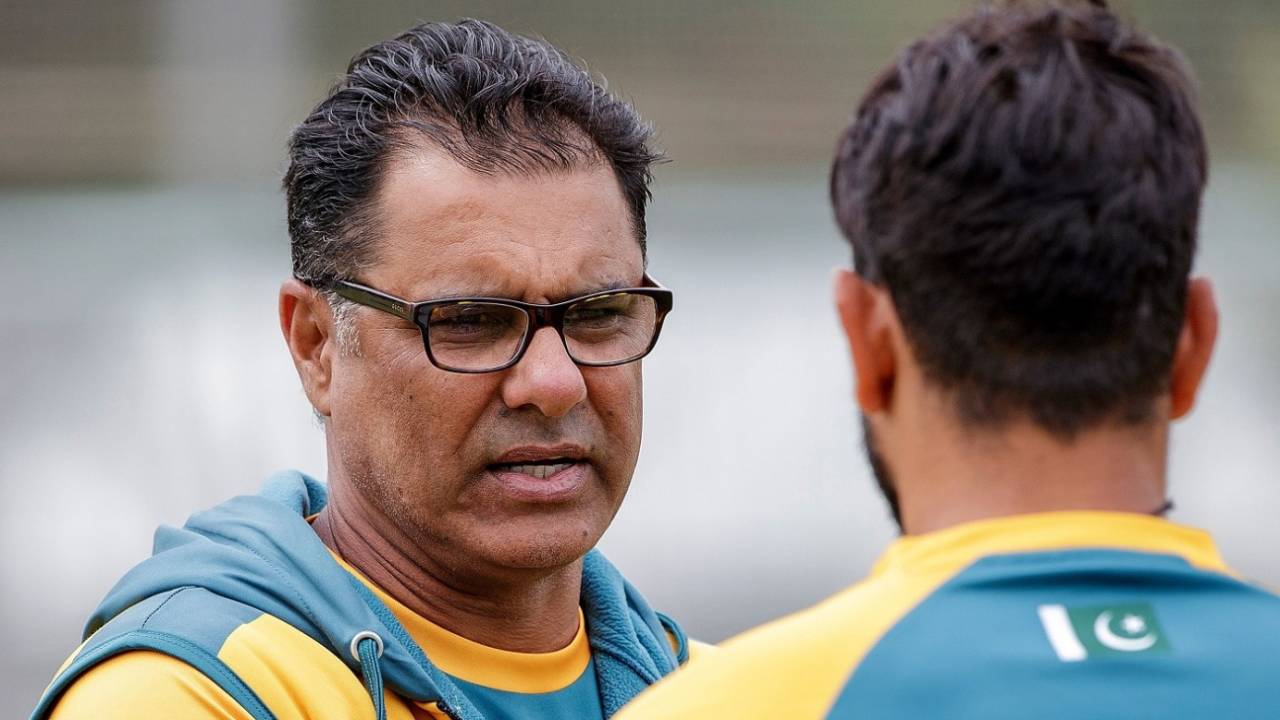 Waqar Younis talks to a player during a training session at Eden Park, Auckland, December 17, 2020