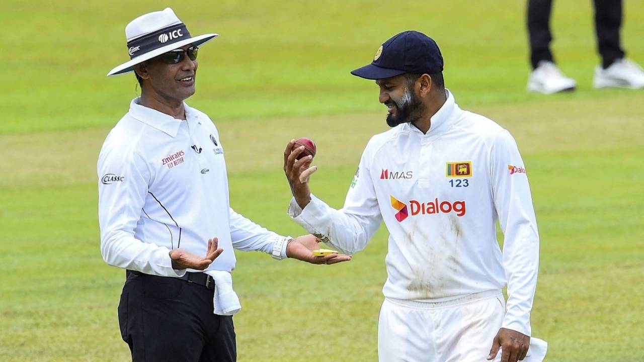 Dimuth Karunaratne speaks with umpire Ruchira Palliyaguruge, Sri Lanka vs Bangladesh, 1st Test, Pallekele, 1st day, April 21, 2021
