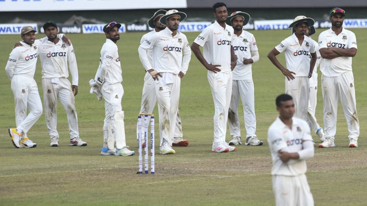 Bangladesh players await a DRS decision, Sri Lanka vs Bangladesh, 2nd Test, Pallekele, 1st day, April 29, 2021