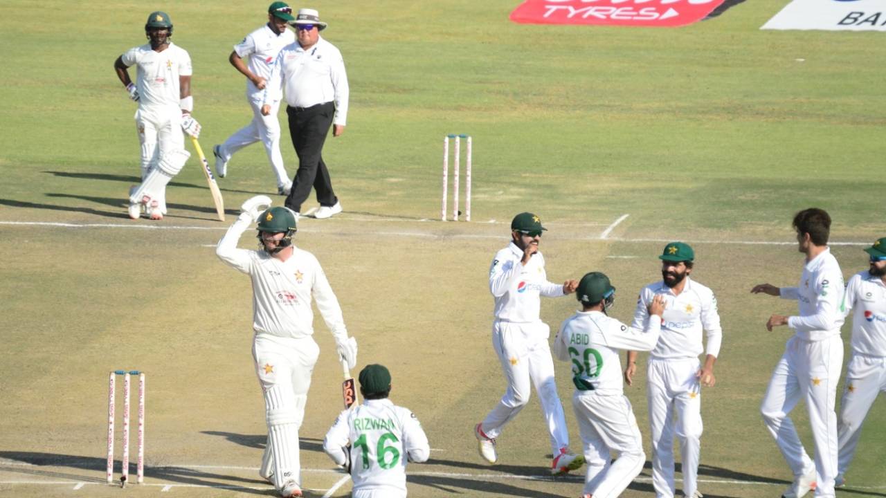 Brendan Taylor walks back in disbelief as Pakistan celebrate&nbsp;&nbsp;&bull;&nbsp;&nbsp;Zimbabwe Cricket