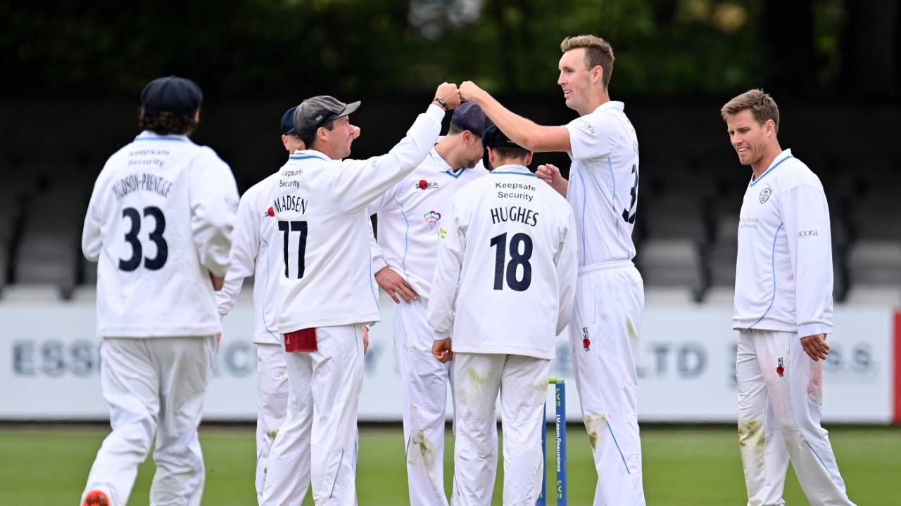 Billy Stanlake struck on his Derbyshire debut after a torrid start, Essex vs Derbyshire, Chelmsford, 2nd day, LV= County Championship, May 14, 2021