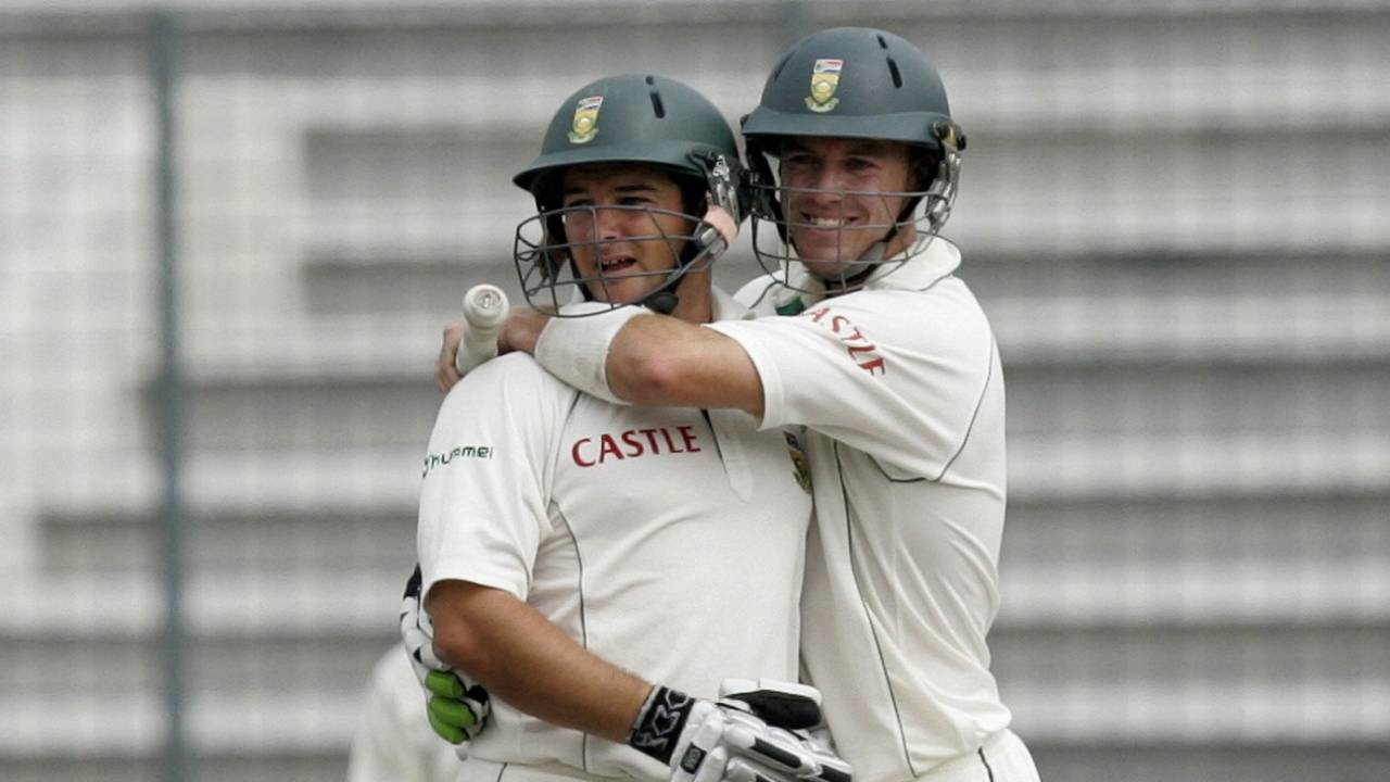 Mark Boucher and AB de Villiers celebrate South Africa's win, Dhaka, February 25, 2008
