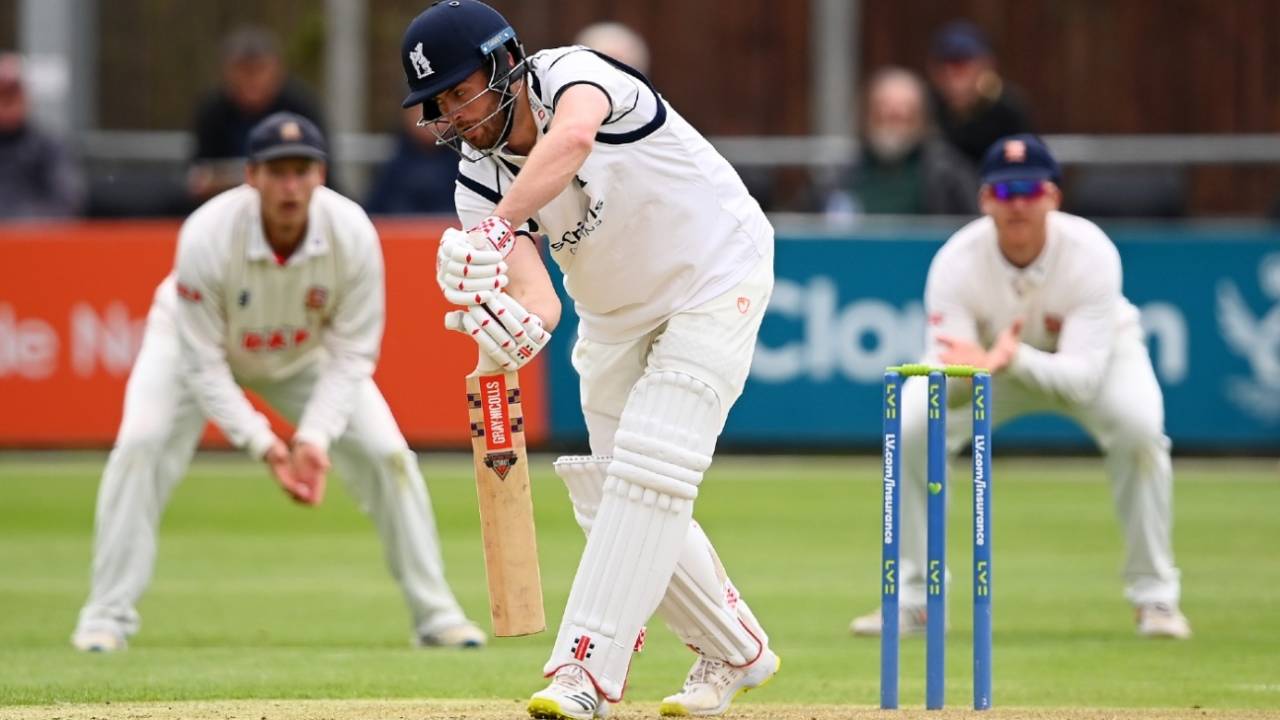 Dom Sibley batted 120 balls for 43 on his return to county cricket, Essex vs Warwickshire, LV= Insurance Championship, Chelmsford, 1st day, May 20, 2021