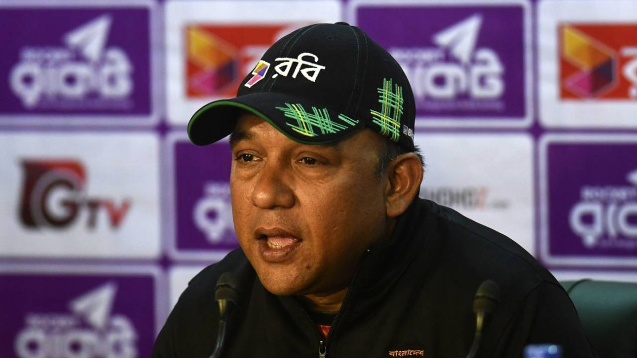 Khaled Mahmud did not join the Bangladesh squad ahead of the ODIs against Sri Lanka&nbsp;&nbsp;&bull;&nbsp;&nbsp;AFP/Getty Images