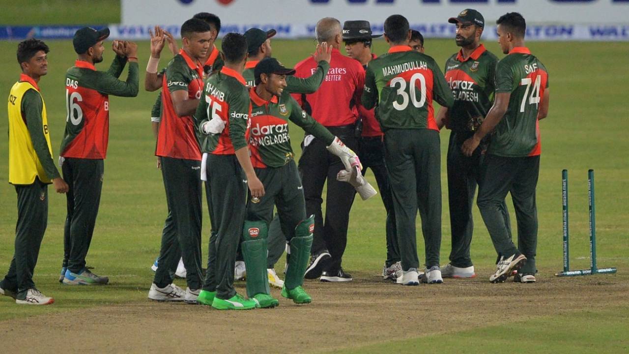 The Bangladesh players get together after going 1-0 up, Bangladesh vs Sri Lanka, 1st ODI, Dhaka, May 23, 2021