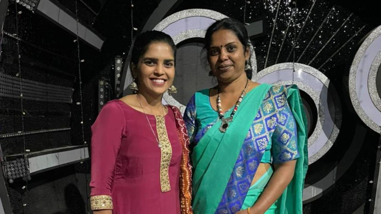 Veda Krishnamurthy (left) with her sister Vatsala