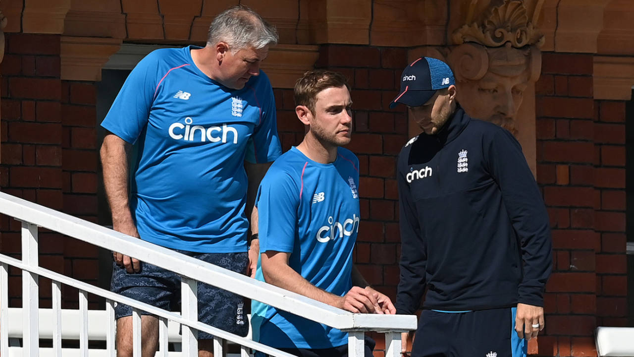 Stuart Broad in conversation with Joe Root and Chris Silverwood, England training, Lord's, June 1, 2021