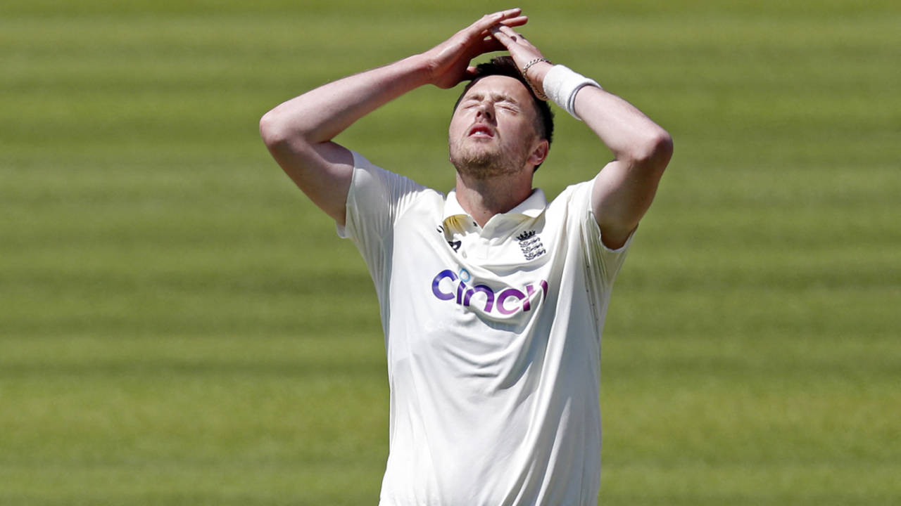 Ollie Robinson reacts to a dropped catch off his bowling, 1st LV= Insurance Test, England vs New Zealand, 2nd day, Lord's, June 3, 2021