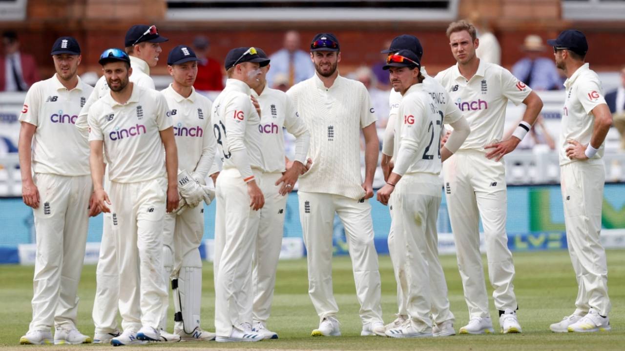 England watch and wait for the third umpire's verdict, England vs New Zealand, 1st Test, Lord's, 5th day, June 6, 2021