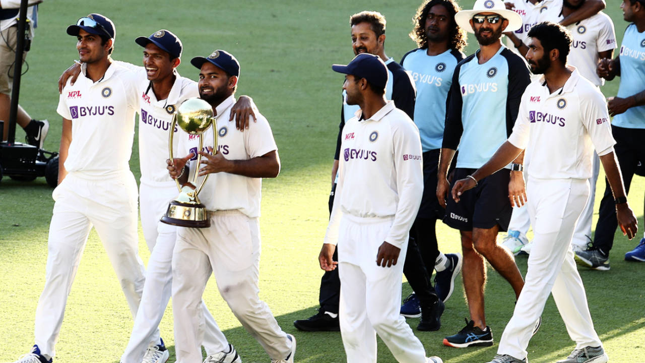 Rishabh Pant holds the Border-Gavaskar Trophy and walks a victory lap with his team-mates, Australia vs India, 4th Test, Brisbane, 5th day, January 19, 2021