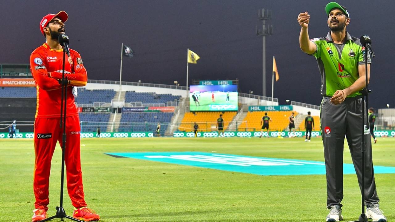Shadab Khan and Sohail Akhtar at the toss, Islamabad United v Lahore Qalandars, Abu Dhabi, PSL 2021, June 9, 2021