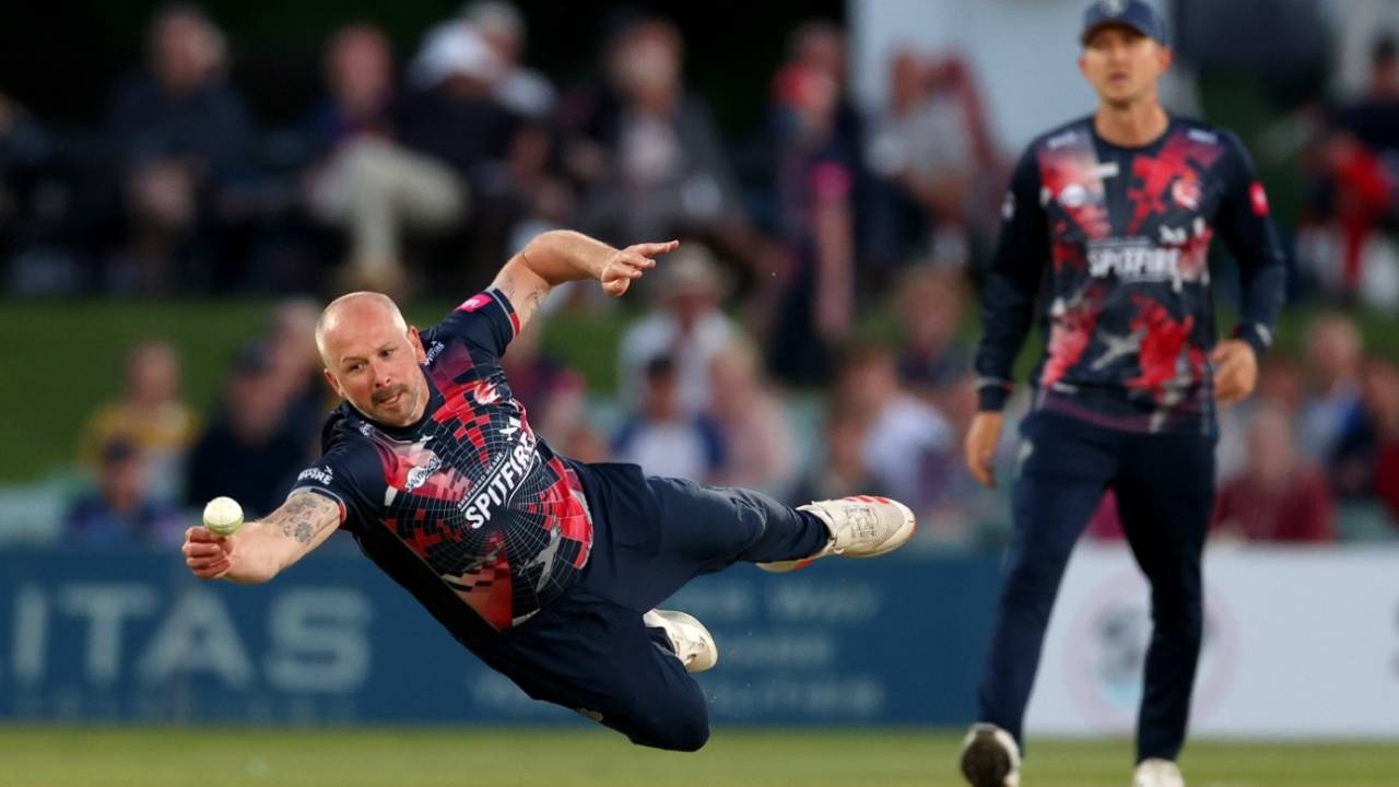 Darren Stevens throws himself into an attempted catch during Kent's victory over Hampshire, Vitality Blast, Canterbury, June 9, 2021