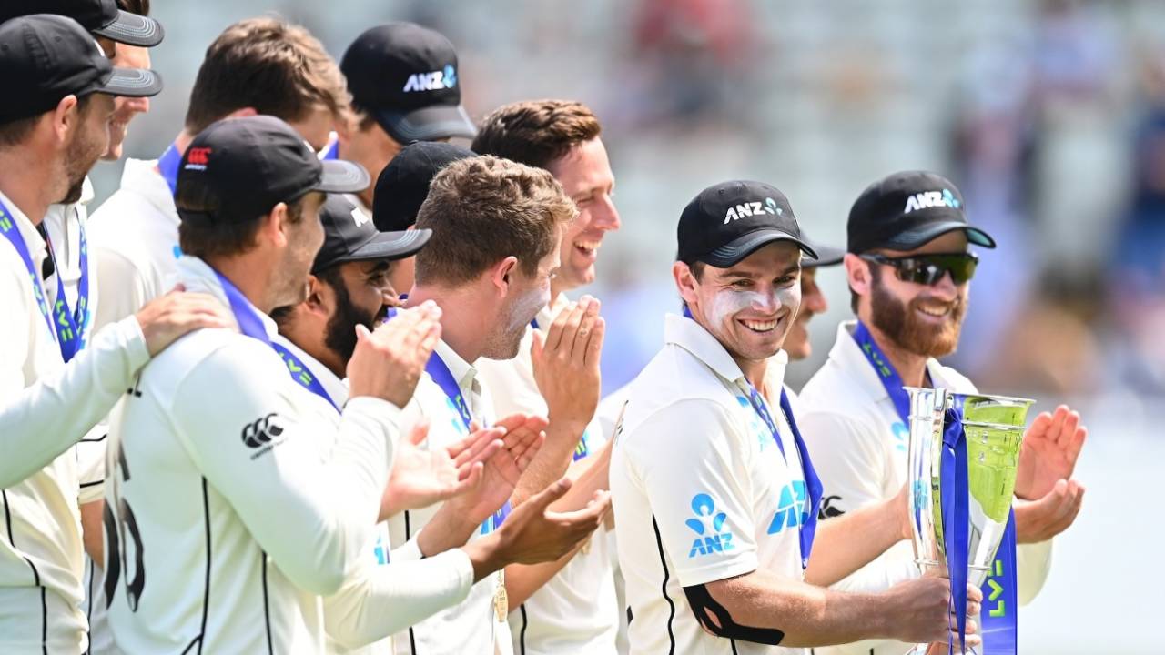 Tom Latham lifts the trophy after New Zealand won the series against England, England vs New Zealand, 2nd Test, Birmingham, 4th day, June 13, 2021