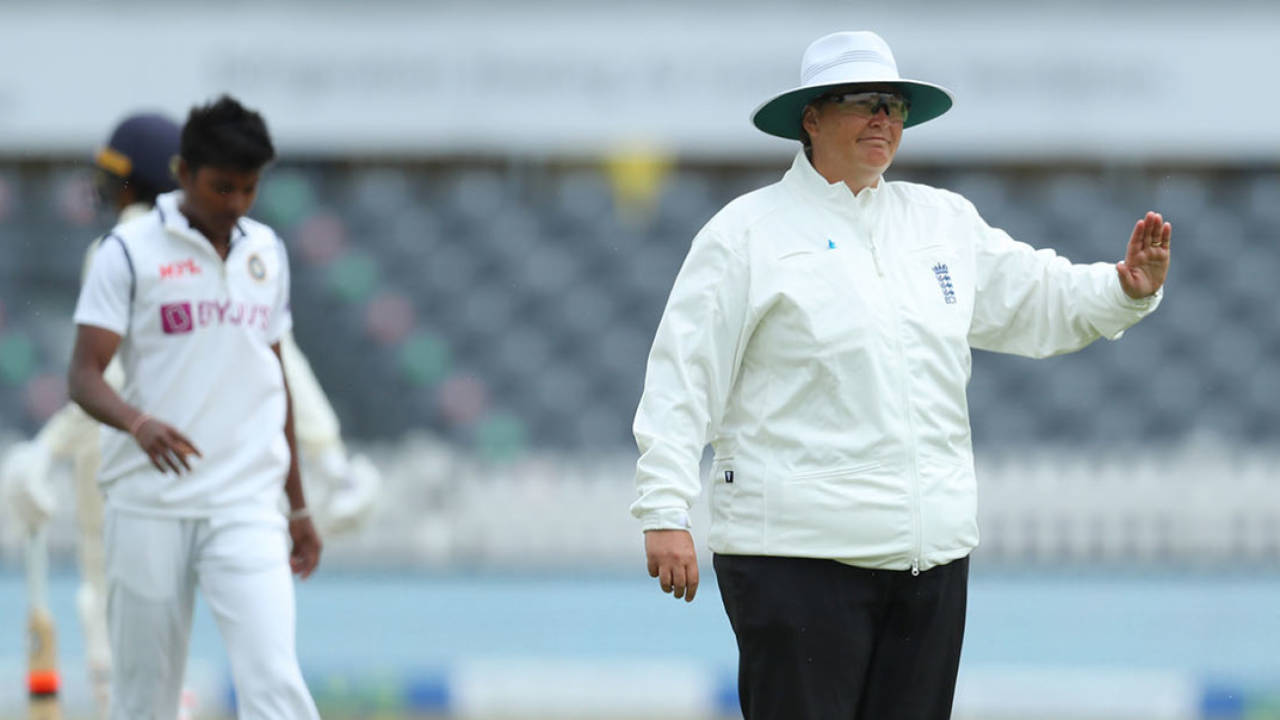 Sue Redfern will be fourth umpire for England's first T20I against Sri Lanka&nbsp;&nbsp;&bull;&nbsp;&nbsp;Getty Images
