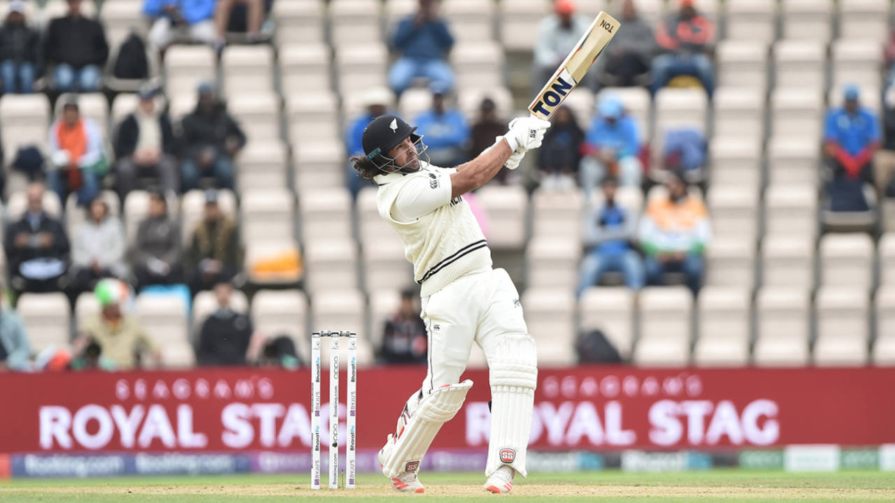 Colin de Grandhomme looks to swat one into the leg side, World Test Championship (WTC) final, 5th day, Southampton, June 22, 2021