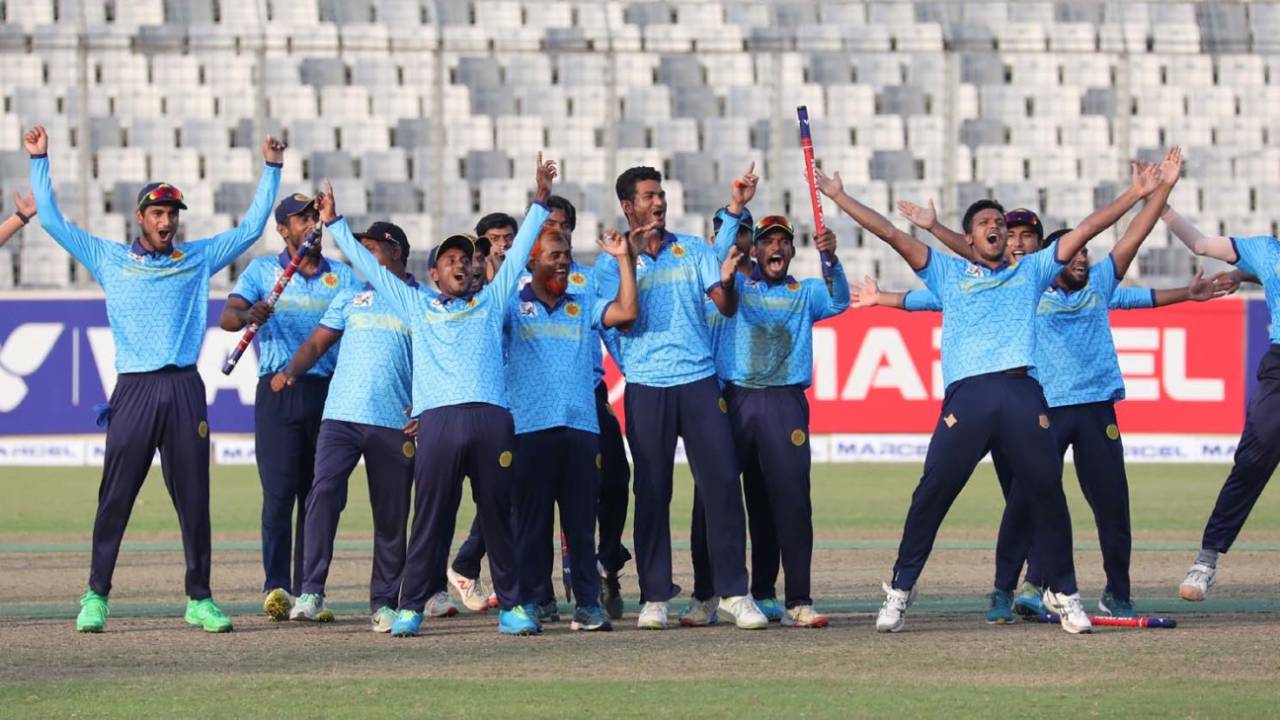 Abahani Limited celebrate after sealing their 21st league title, Prime Bank Cricket Club vs Abahani Limited, Dhaka Premier Division T20s, June 26, 2021