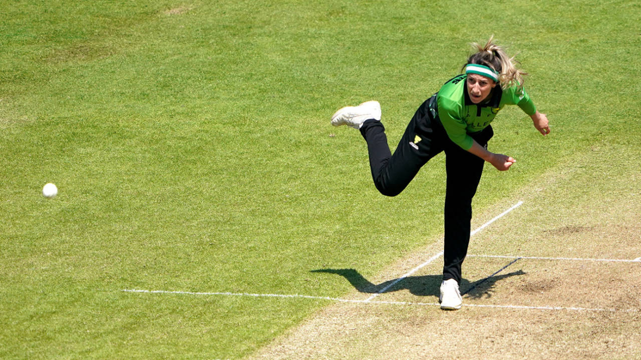 Fi Morris took two wickets and help seal Storm's chase with 19 off 8&nbsp;&nbsp;&bull;&nbsp;&nbsp;Getty Images