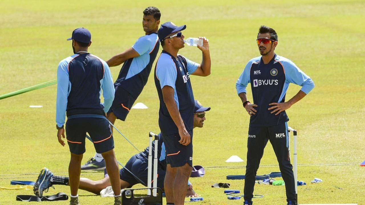Rahul Dravid rehydrates himself while having a chat with Yuzvendra Chahal, Sri Lanka vs India, 2nd ODI, Colombo, July 20, 2021