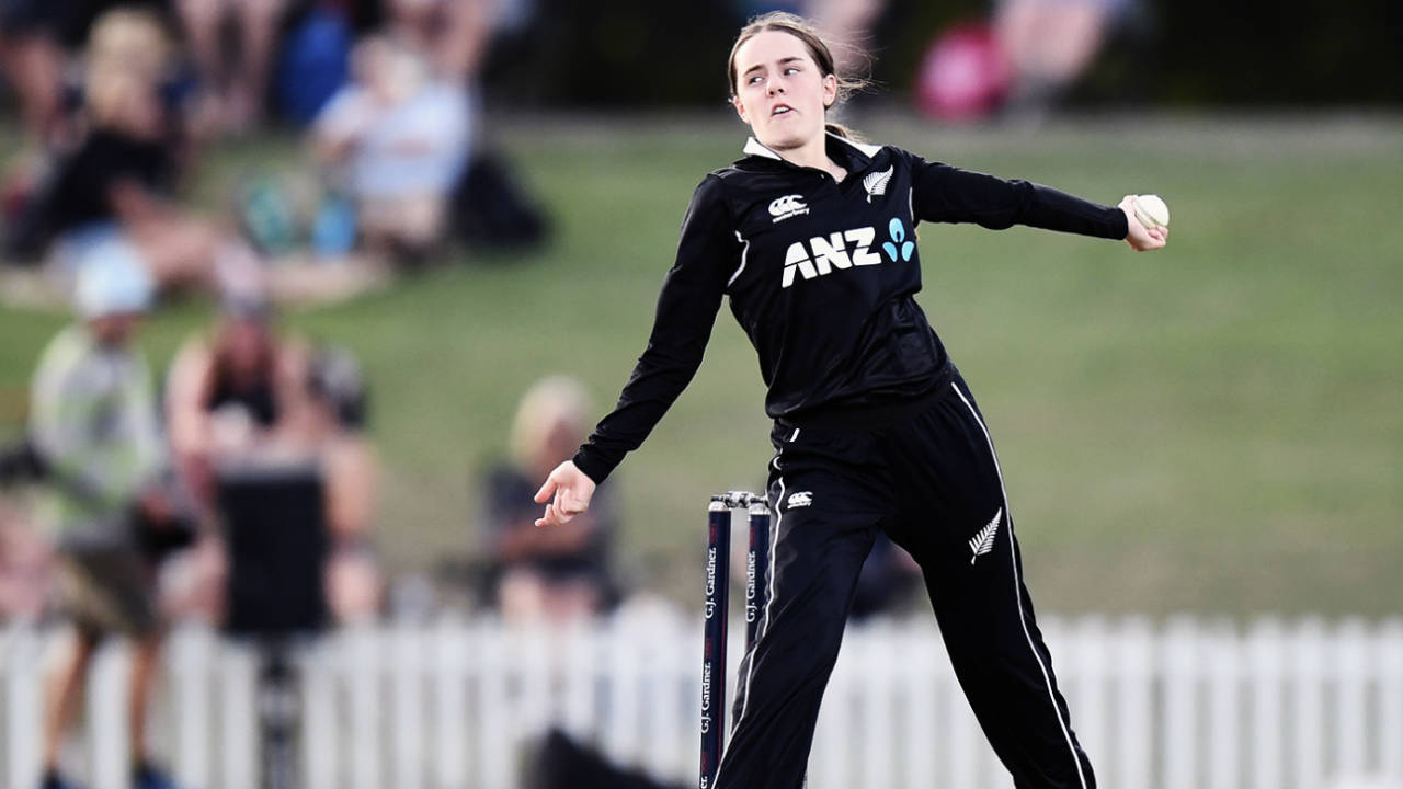 Fran Jonas bowls, New Zealand Women vs England Women, 1st ODI, Christchurch, February 23, 2021