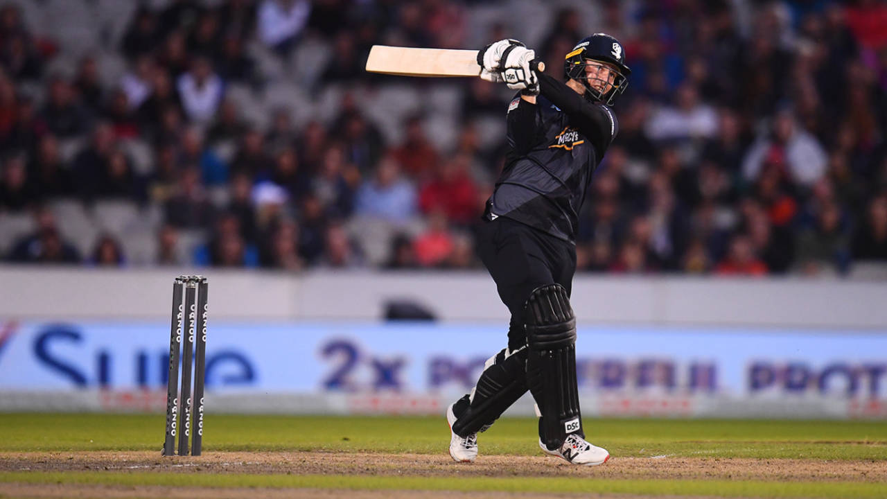 Colin Munro on the charge&nbsp;&nbsp;&bull;&nbsp;&nbsp;Getty Images