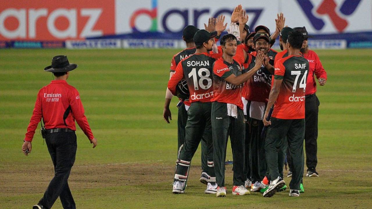 Shakib Al Hasan leads the team's celebrations, Bangladesh vs Australia, 5th T20I, Dhaka, August 9, 2021