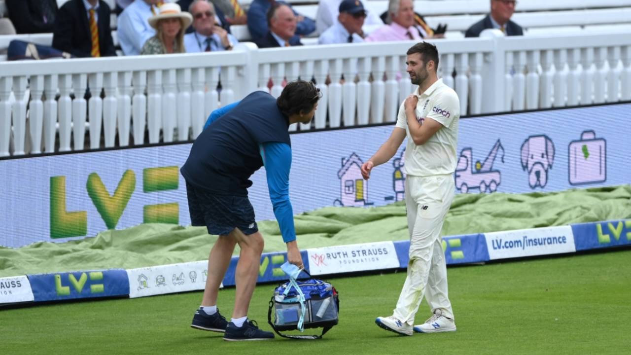 Mark Wood did some damage to his shoulder while diving to field a ball, England vs India, 2nd Test, Lord's, London, 4th day, August 15, 2021

